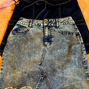 Denim skirts no imperfections no wear & tear slightly used